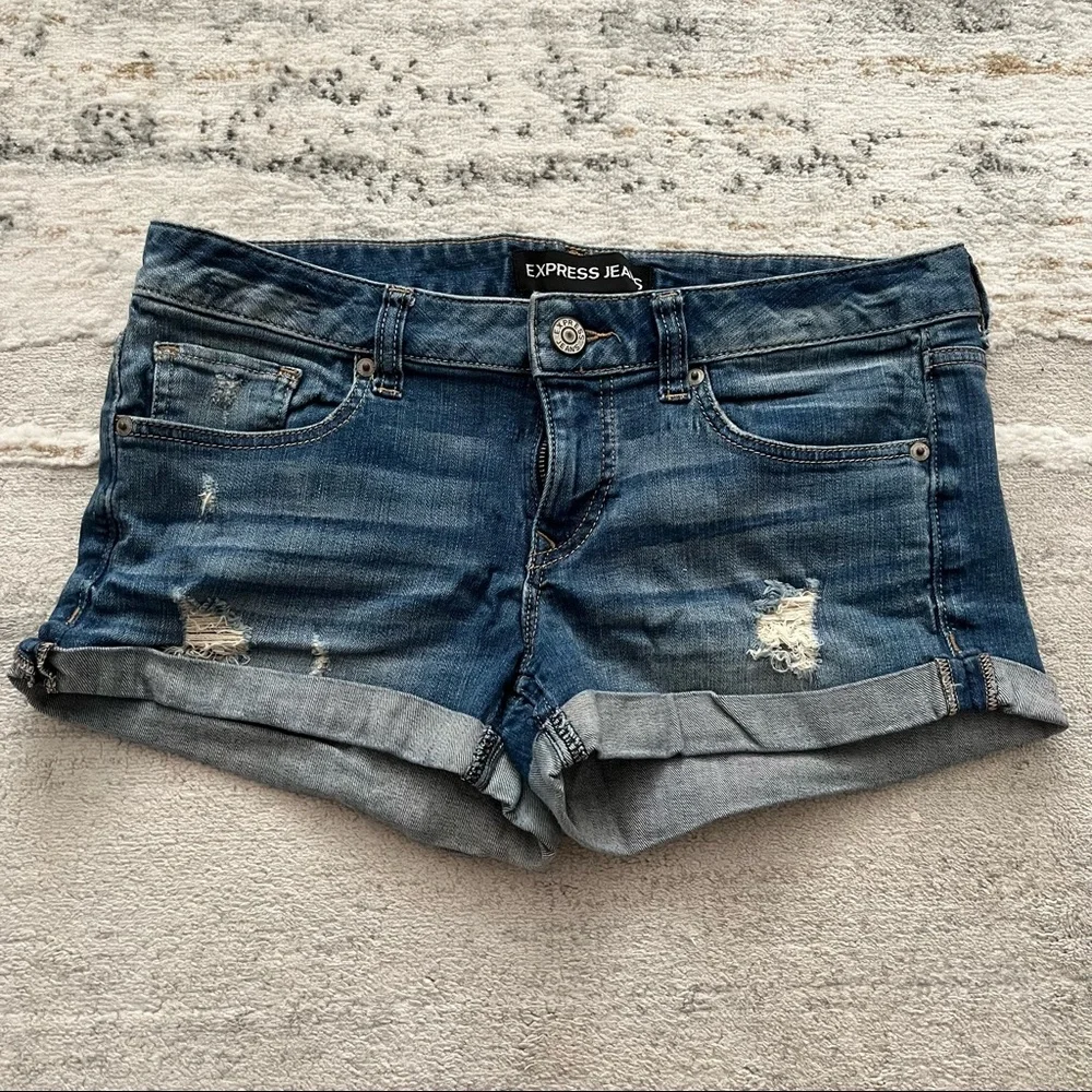 Like 🆕 Express distressed jean 2.5” inseam cuffed shorts
